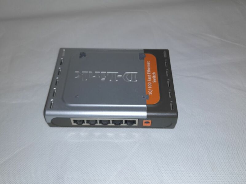 Свитч 10/100 Mb Dlink DES 1005D